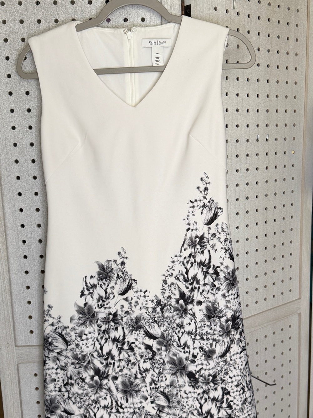 White House Black Market White and Black Floral Sheath Dress v-neck